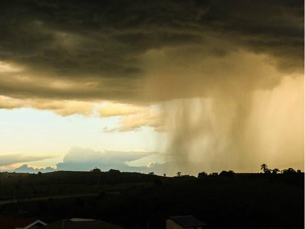 Quixeramobim registrou chuva de 60 mm, a terceira maior do estado durante a madrugada desta quinta-feira