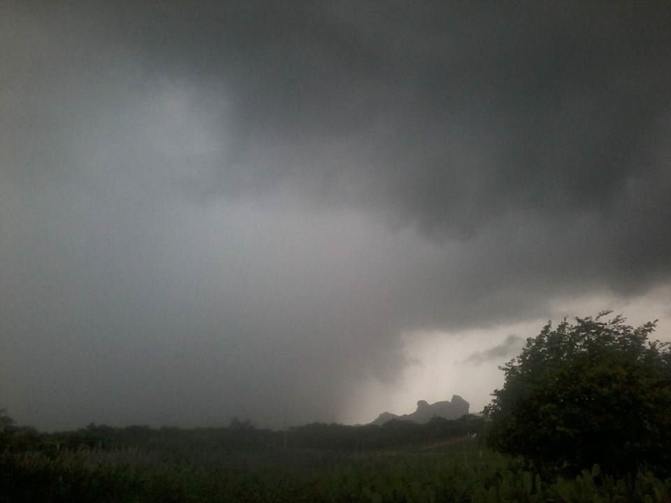 Segundo populares: Choveu 50 mm em Riacho Verde, Zona Rural de Quixadá, na tarde desta sexta-feira