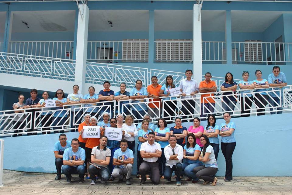 Escola particular de Quixadá pede “Fora Temer” e protesta contra reforma da previdência proposta pelo governo