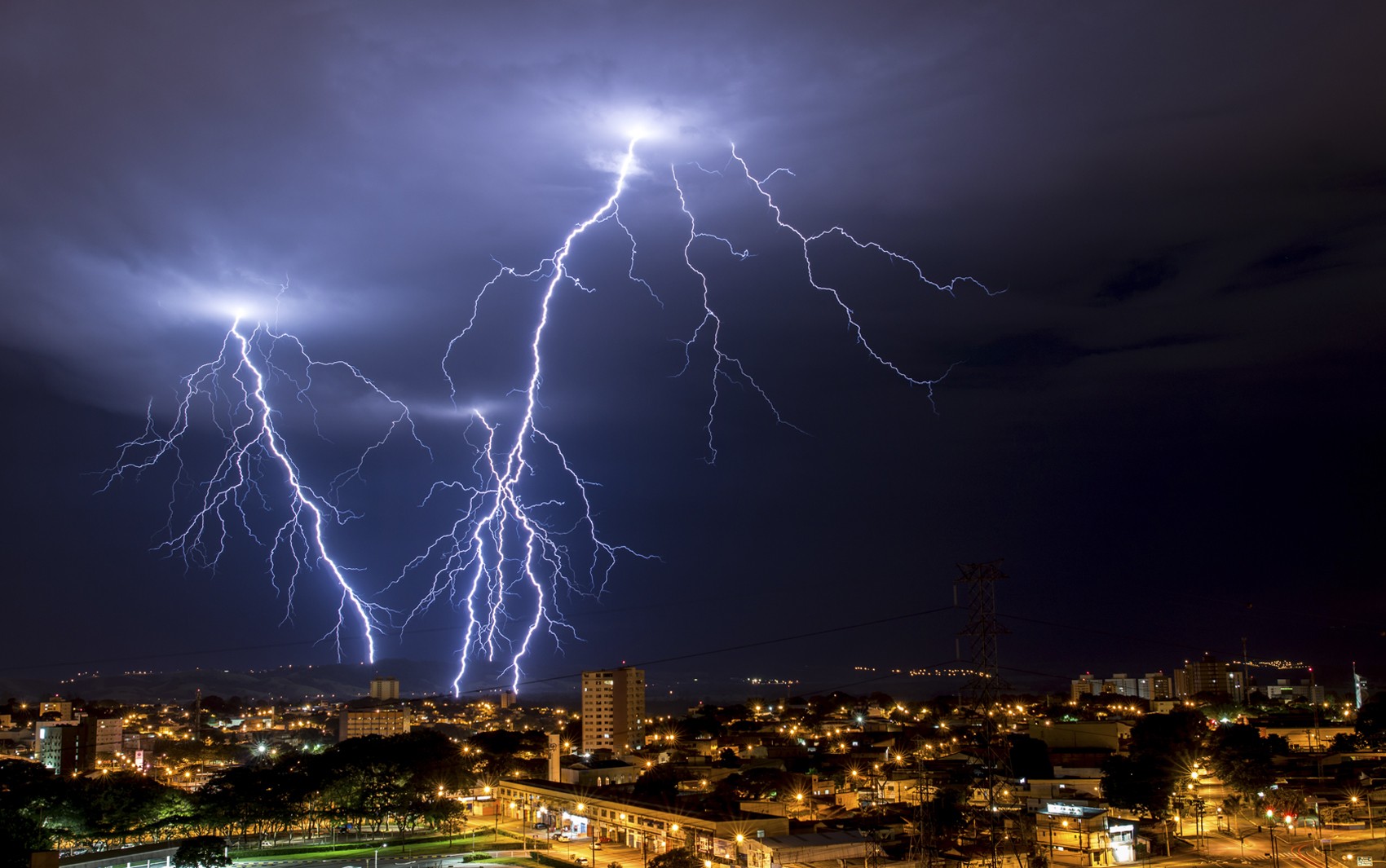 ‘Não há motivos para pânico’, diz Funceme sobre alerta de chuva no CE