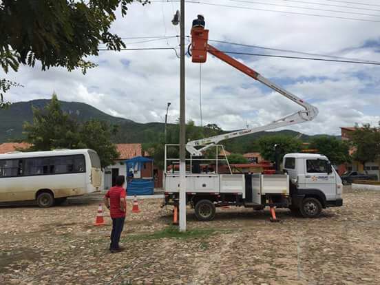 Rede de iluminação pública em Quixadá passa por manutenção na área urbana e rural