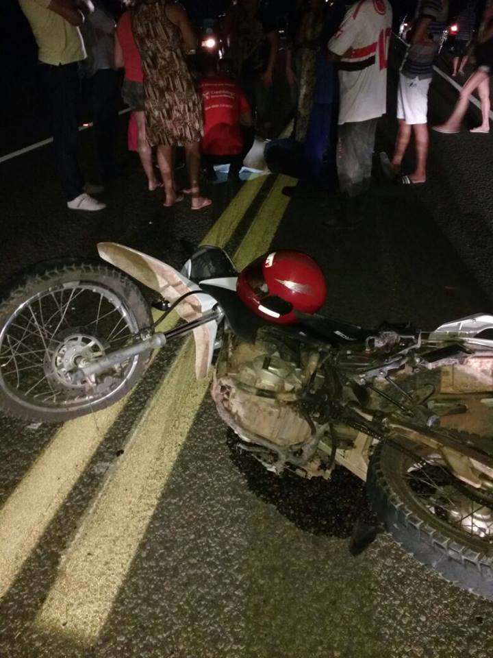 Acidente de moto na BR-122, em Ibaretama, deixa representante de vendas de Quixadá ferido