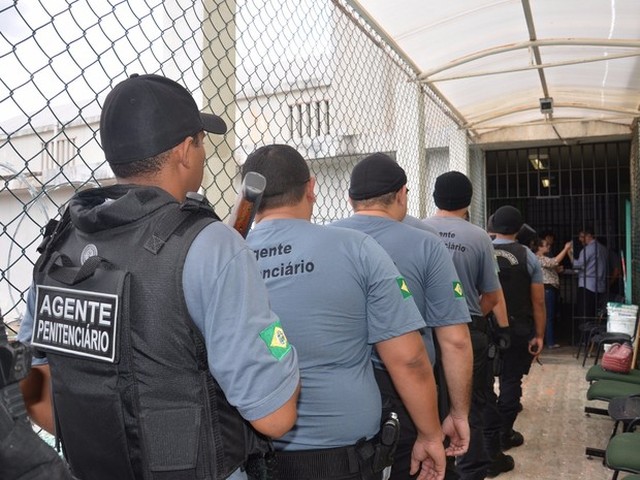 Camilo Santana autoriza concurso com mil vagas para agentes penitenciários