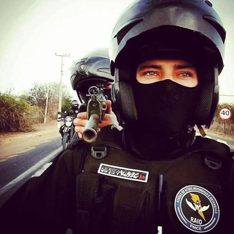 Equipe do Raio realiza prisão de homem armado com revólver em Quixadá e com mandados de prisão abertos