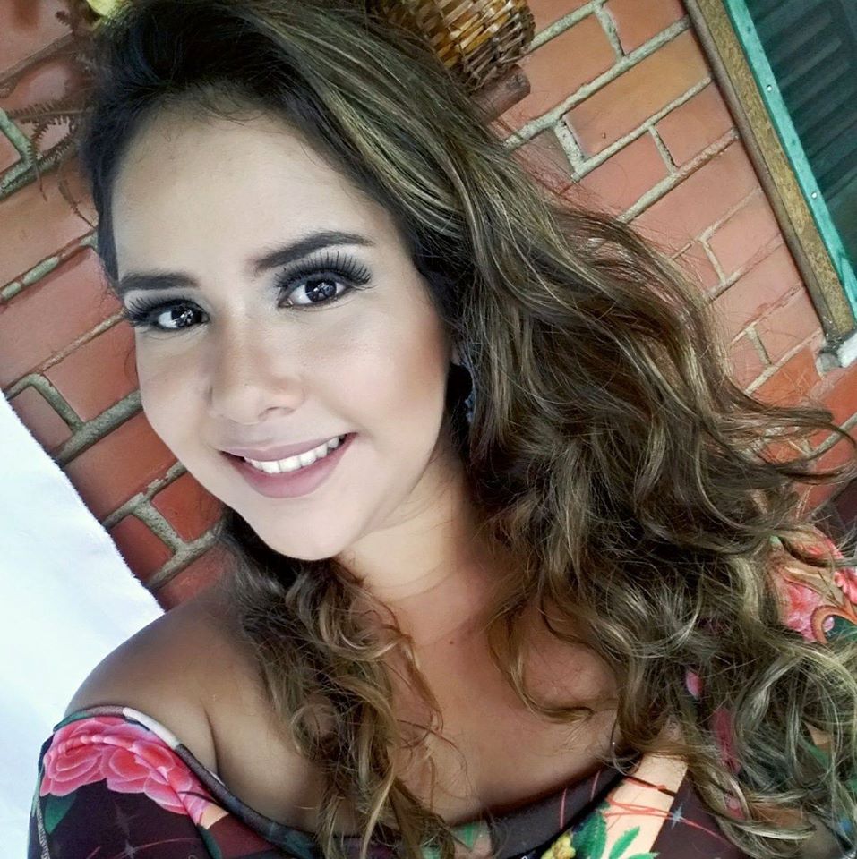 Sthefanny Maciel agradece apoio dos quixadaenses no concurso para escolher a nova voz da banda Mastruz Com Leite