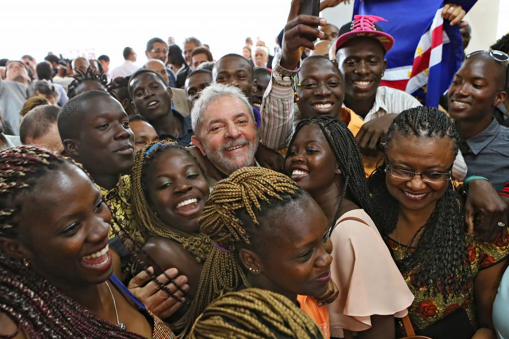 Pesquisa Vox Populi aponta que maioria dos brasileiros entende que condenação de Lula foi política