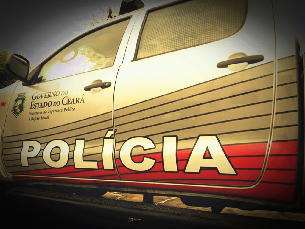 Carro é tomado de assalto na Zona Rural de Quixeramobim