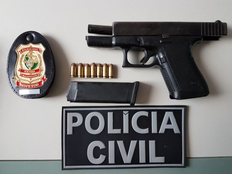 Pistola automática de fabricação austríaca é apreendida com passageiro de lotação em Quixadá