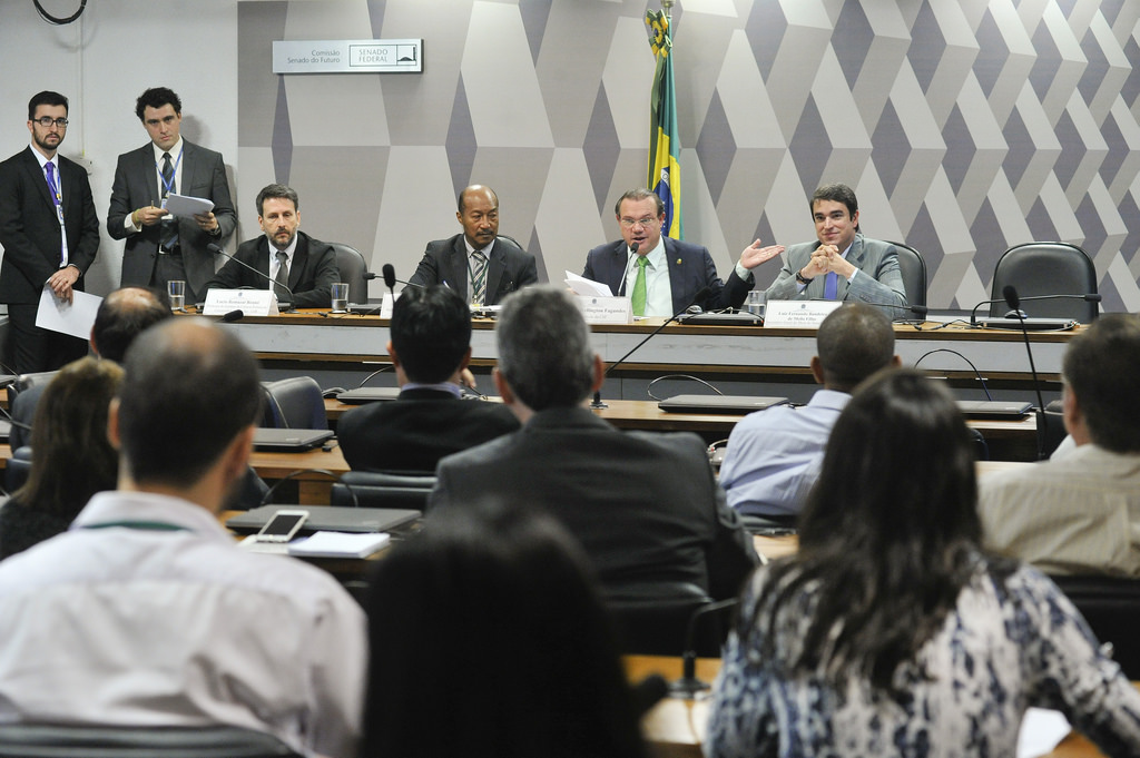 Projeto de lei prevê demissão de servidores concursados por insuficiência de desempenho