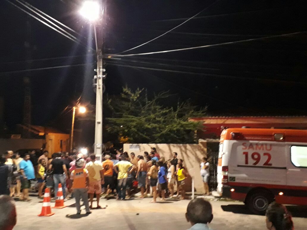 Colisão entre motos na Rua Rodrigues Júnior deixa mulher ferida
