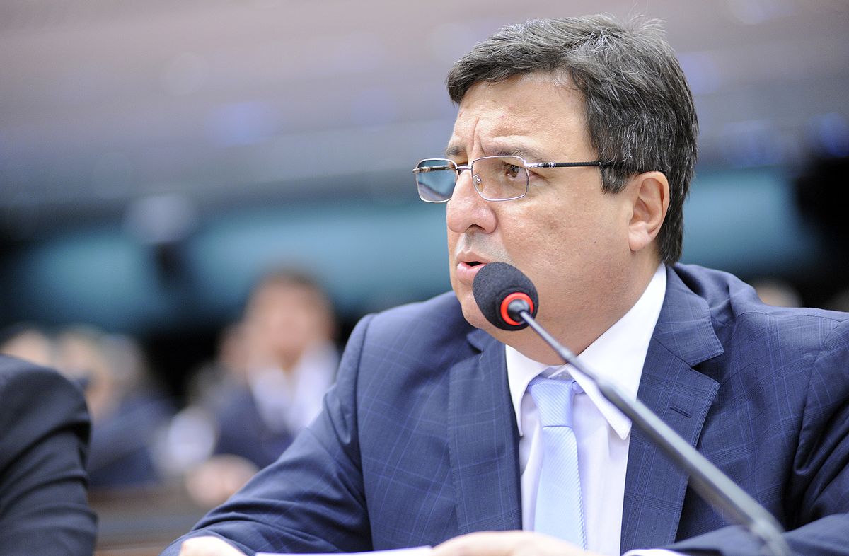 Após perder comando da sigla, Danilo Forte começa a demonstrar insatisfação com PSB e diz ter recebido convites