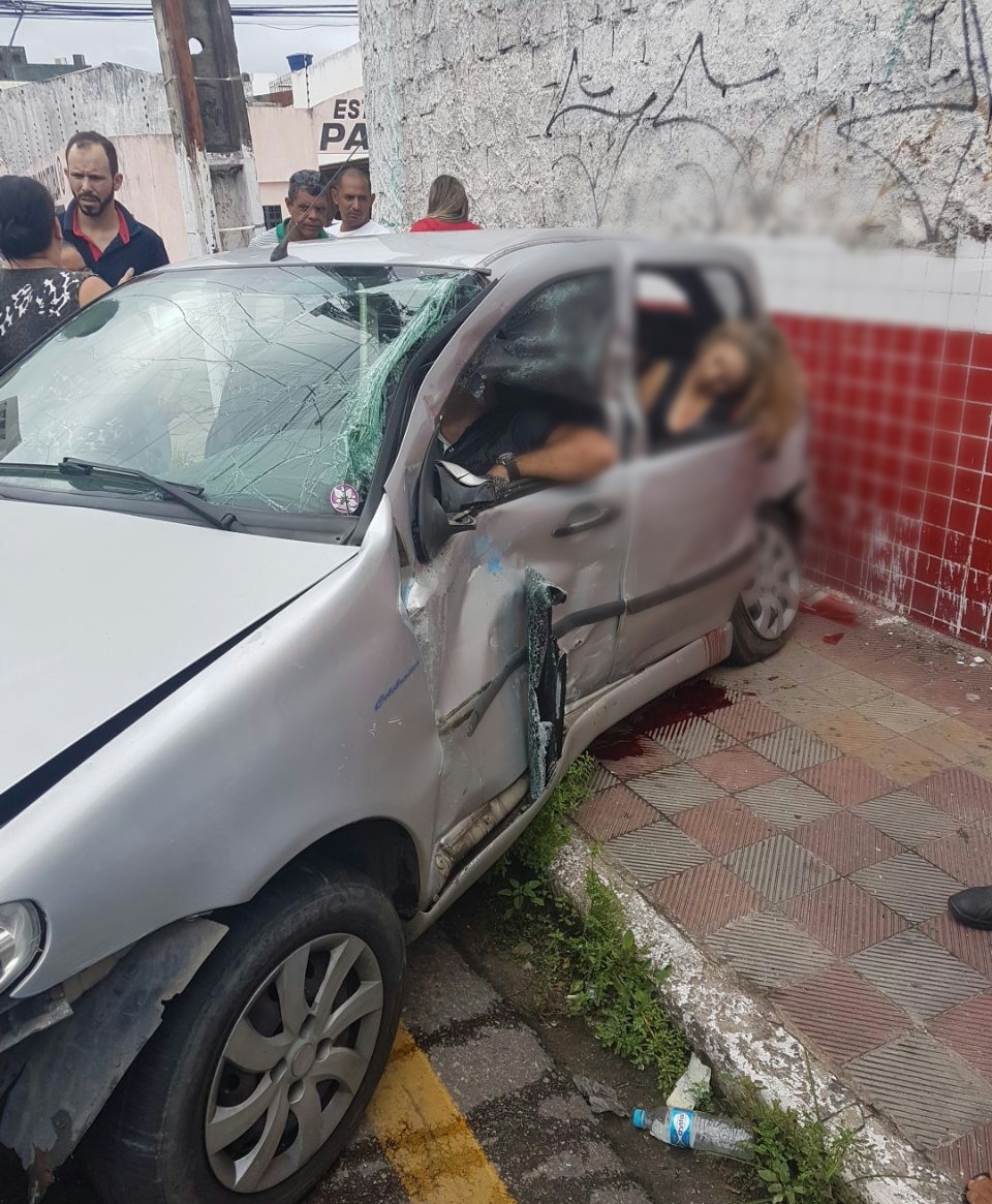 Ex-vocalista da banda Cavaleiros do Forró morre em acidente de carro