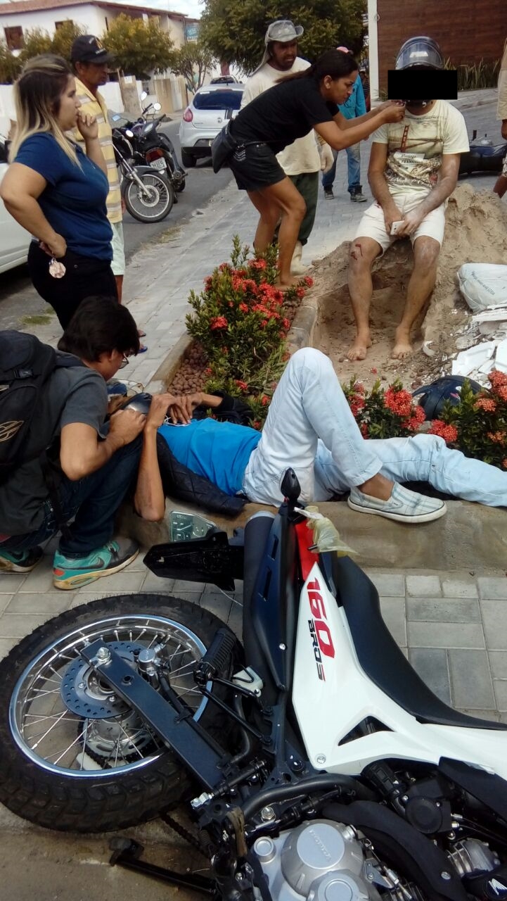 Acidente: Motociclistas colidem em cruzamento perigoso no Centro de Quixadá
