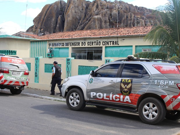 18 viaturas da Polícia Militar participam de mega-operação em vários Bairros de Quixadá