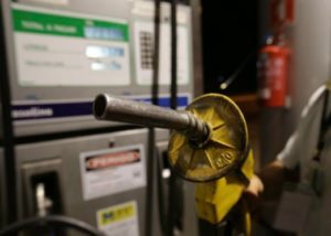 Petrobras reduz preço da gasolina em 5,2% a partir desta terça-feira