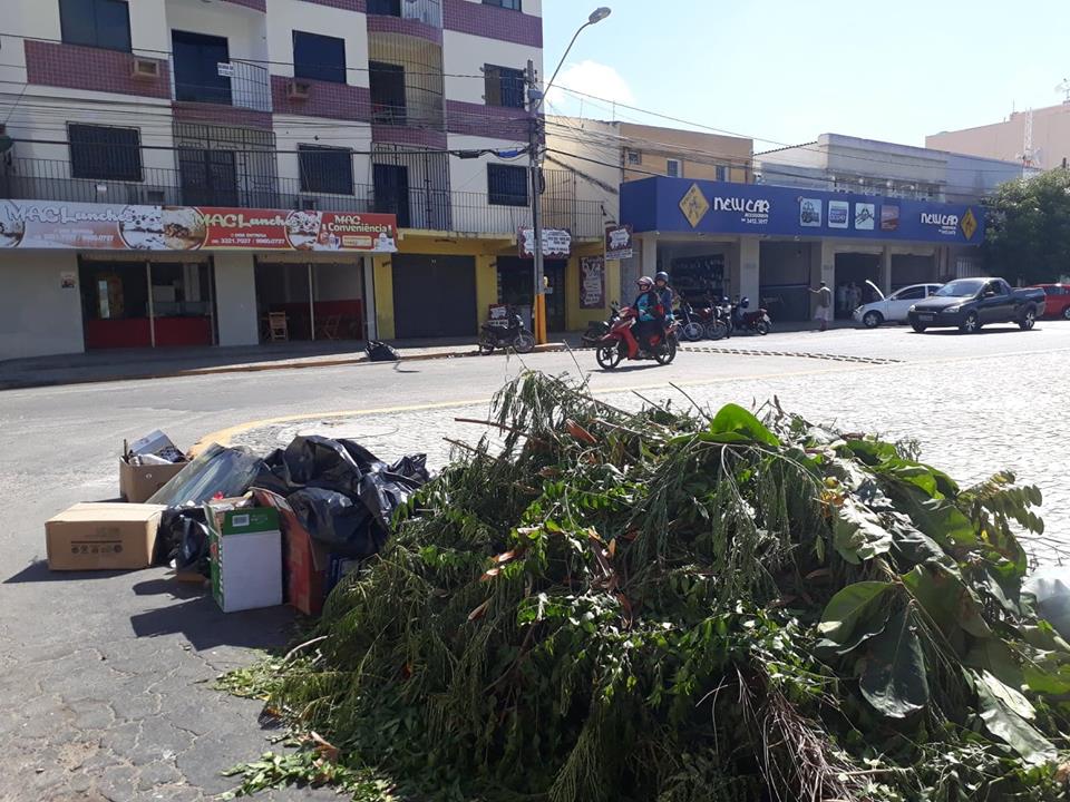 Quixadá amanhece sem coleta de lixo nesta terça-feira