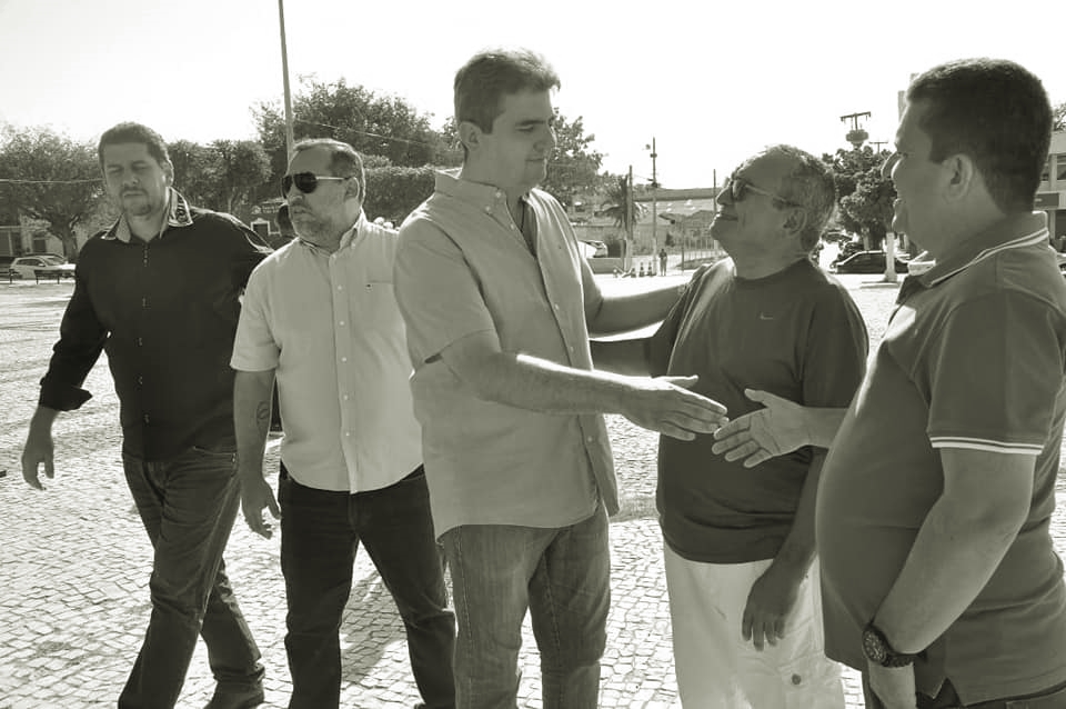 Prefeito interino, João Paulo, durante evento de 07 de setembro na Praça José de Barros, em Quixadá.