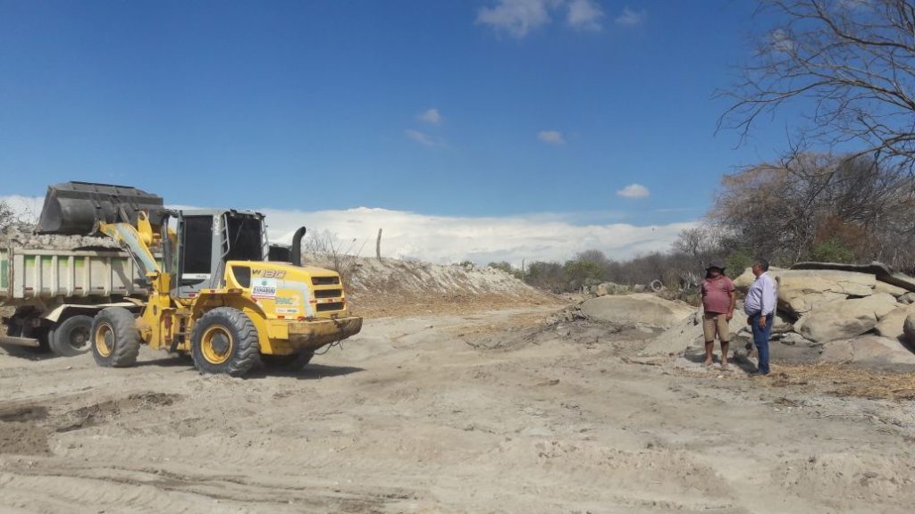 MÁQUINAS REALIZAM RECUPERAÇÃO DE BARRAGENS