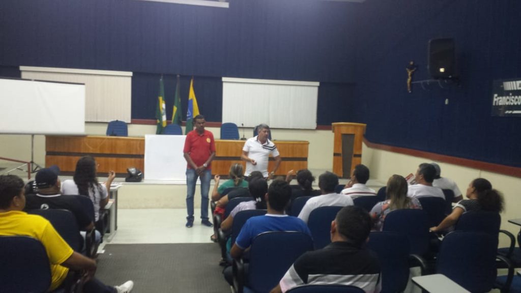 Trabalhadores terceirizados em Quixadá relatam ameaças de demissão, perseguição e até agressões verbais de secretários