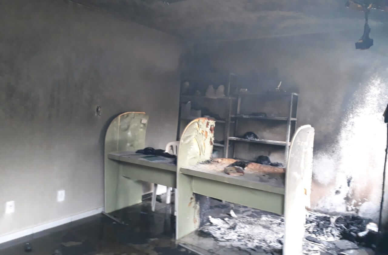 Incêndio criminoso dentro de prédio público em Quixadá pode não ter relação com ataques de facções