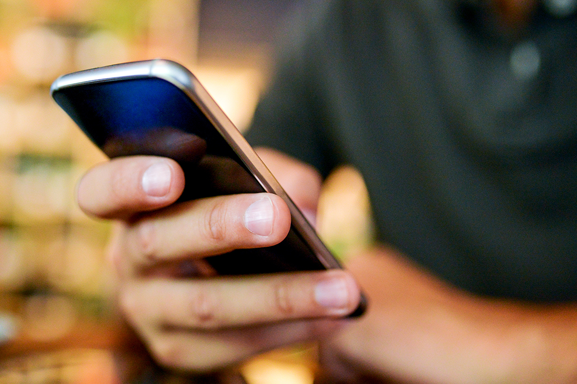 Mais de 92 milhões de brasileiros acessam a internet apenas pelo celular, diz pesquisa
