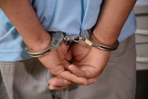 Testemunha é presa por falso testemunho durante audiência na 1ª Vara Criminal de Quixadá