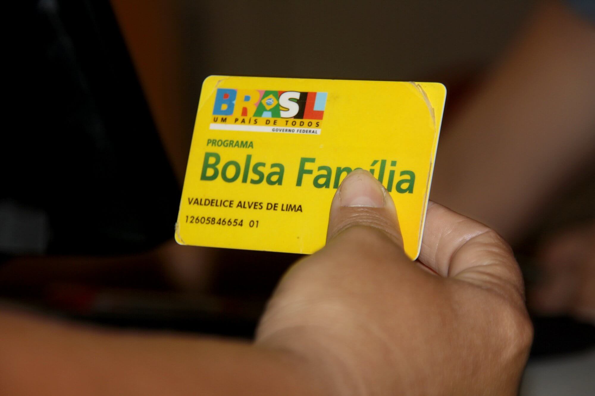 Caixa começa a pagar Bolsa Família com adicional de R$ 50; valor total pode chegar a R$ 900