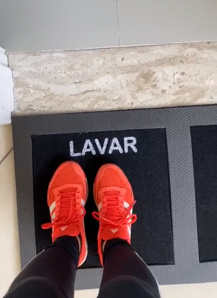 Tapete lava, seca e desinfeta é ideal para combater vírus em ambientes comerciais e residenciais
