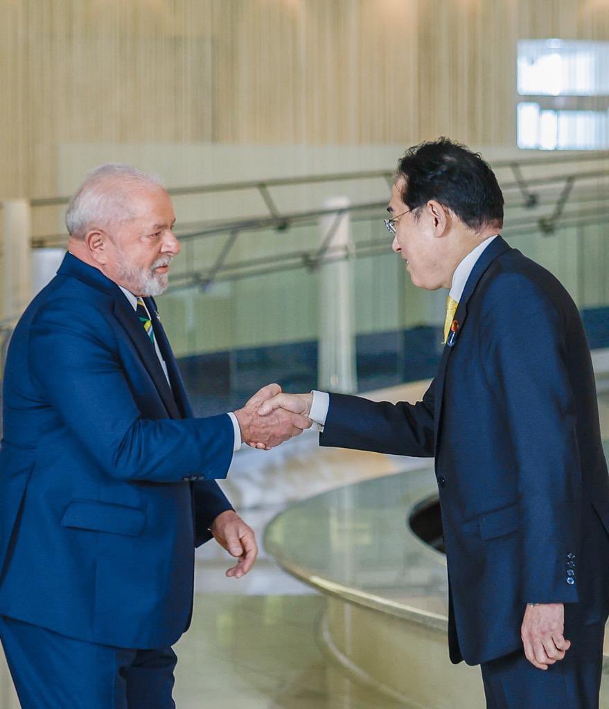 Após reunião com Lula, Japão avalia retirar exigência de visto para brasileiros