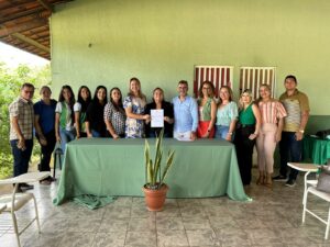 Prefeita assina protocolo de Intenções do PAIC para fortalecer a Educação em Ibaretama