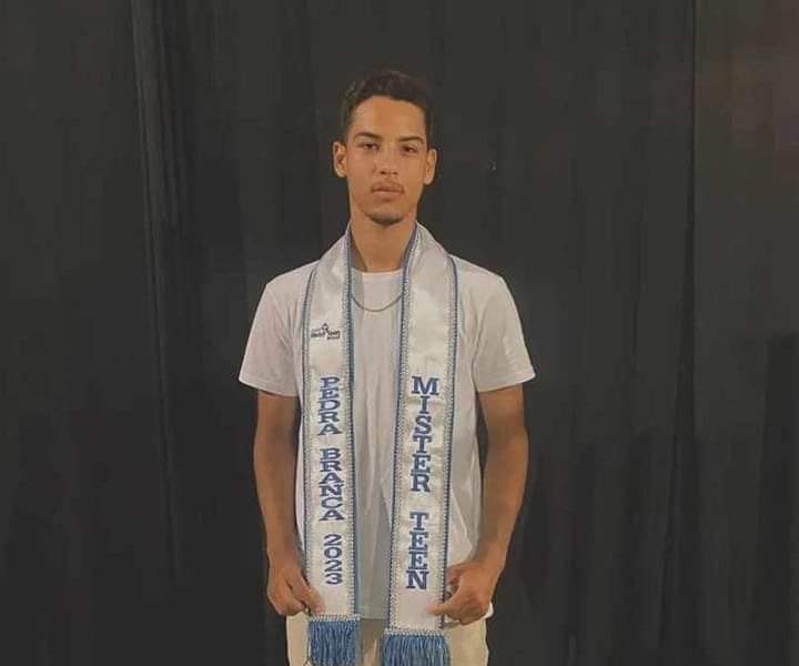 Tragédia abala Pedra Branca: Jovem vencedor do concurso Mister Teen perde a vida em acidente de moto