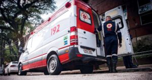 Acidente com suspeita de embriaguez deixa mulher e criança feridas em Quixadá