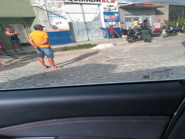 Dono de oficina é assassinado na porta do seu estabelecimento em Quixadá