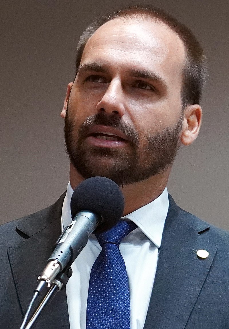 PF vai pedir inquérito contra Eduardo Bolsonaro por comparar professores a traficantes