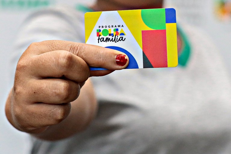 Bolsa Família e Auxílio Gás começam a ser pagos nesta segunda-feira (18)