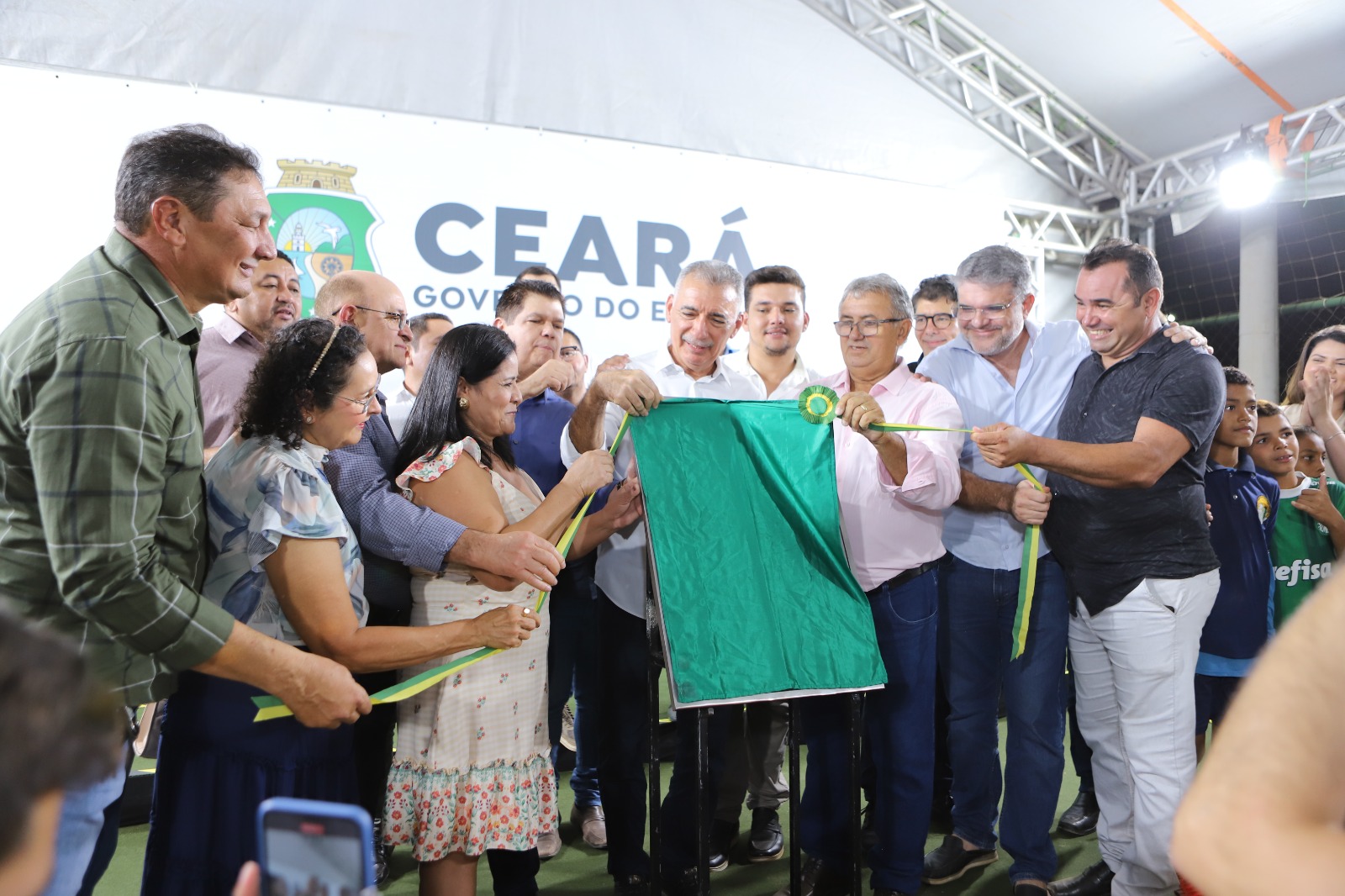 Edinho Nobre inaugura Areninha Vicente Rosa da Silva no Bairro Alto Alegre, em Banabuiú