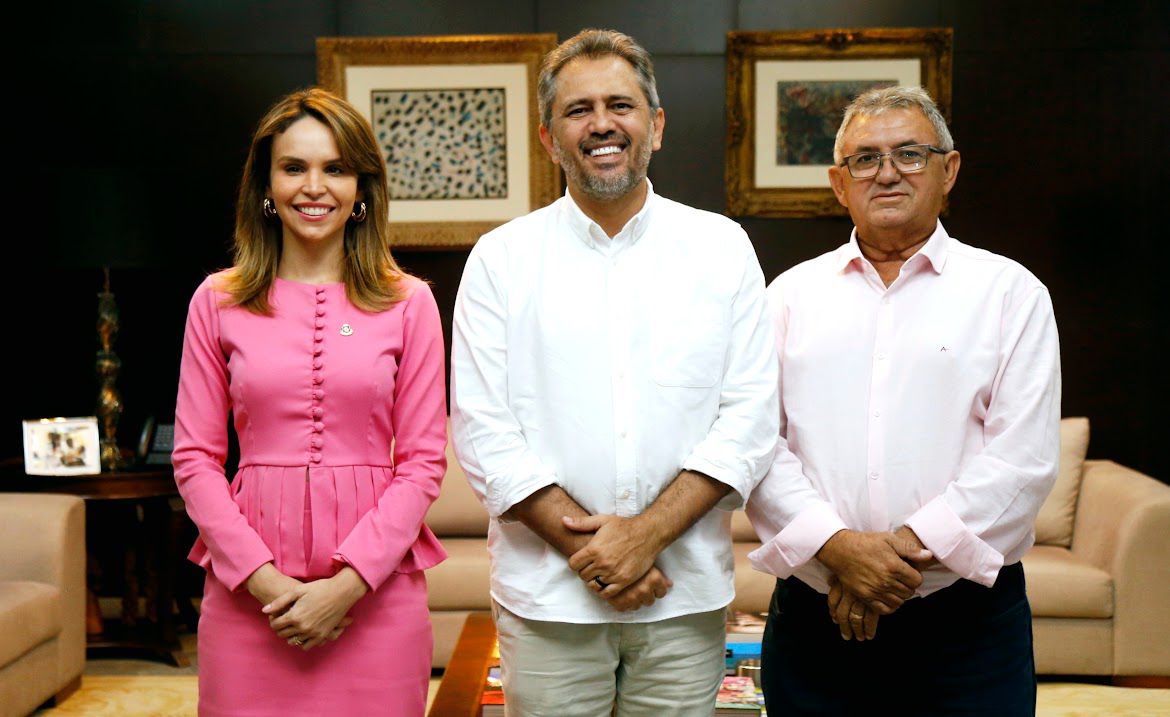 Em encontro no Palácio da Abolição, Edinho apresenta demandas de Banabuiú ao governador