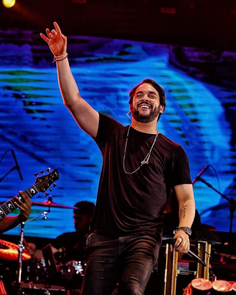 Henry Freitas traz sua “Terapia 1000%” na primeira noite do Festival Quixadá Junino