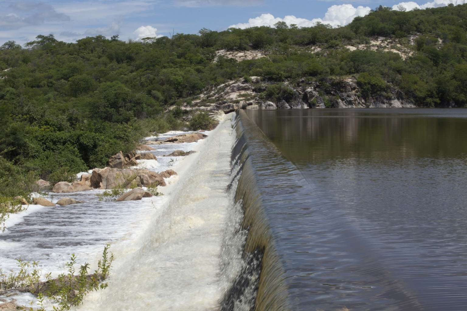 Ceará tem 33 açudes sangrando e outros 20 próximos da capacidade máxima