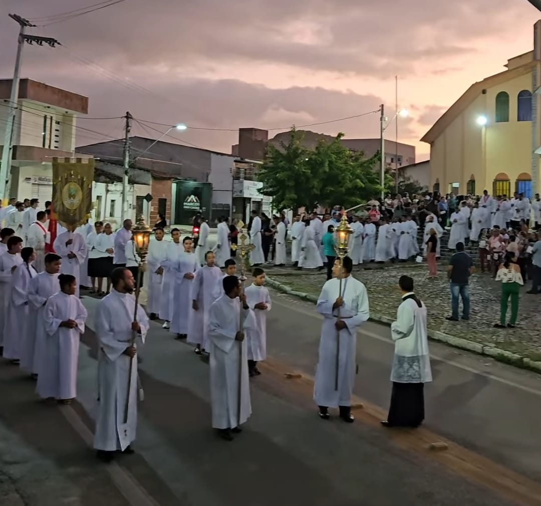 Católicos realizam procissão de São José pelas ruas de Quixadá