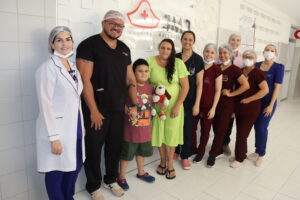 Criança é tratada com sucesso em UTI Adulto do Hospital Jesus Maria José após falta de leito pediátrico em hospital de referência
