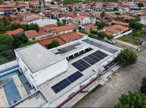 Banabuiú instala painéis solares em escolas da rede municipal e projeta economia de até R$ 30 mil