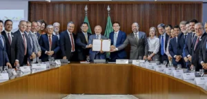 Lula zera conta de energia para 16 milhões de brasileiros mais pobres e dará descontos para outros 44 milhões