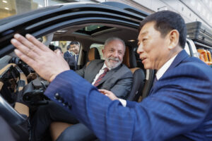 Lula volta da China com pacote de investimentos de R$ 27 bilhões no Brasil