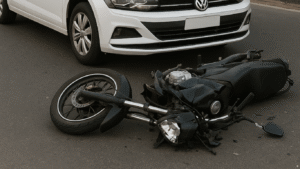 Adolescente de 13 anos dirigindo carro provoca acidente de trânsito com moto em Quixadá; criança de 9 anos está entre os feridos