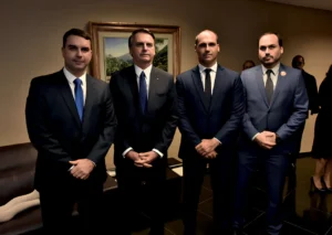 Bolsonaro aparelhou a Abin para proteger seus filhos de investigações, aponta PF