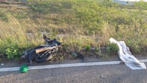 Homem morre em grave acidente entre carro e moto em Quixadá, na manhã desta segunda-feira