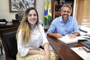Vice-governadora Jade Romero participa da entrega do Vale Gás em Quixadá nesta terça-feira