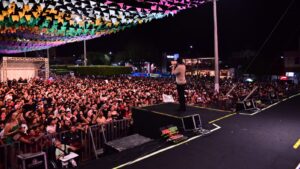 Quixadá Junino 2025 reúne mais de 20 mil pessoas na abertura do festival