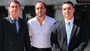 Carlos Bolsonaro aponta traições na direita: “Meu pai está literalmente se matando”